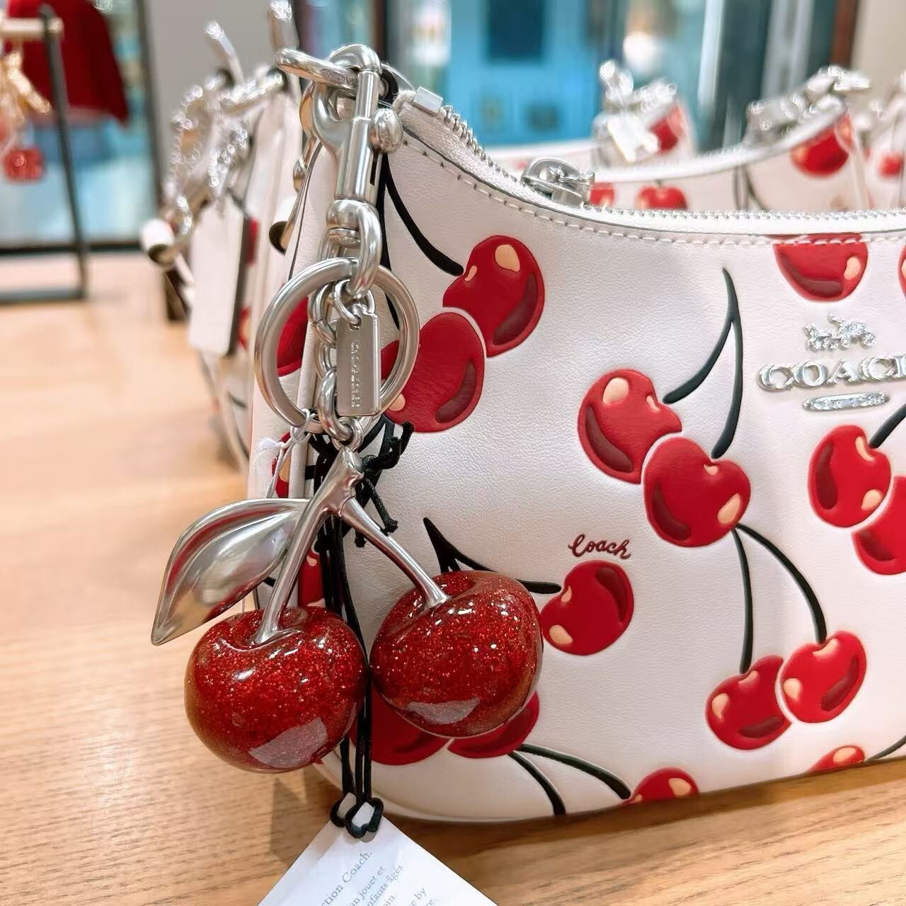新品・未使用 COACH 桜 チェリーブロッサム ティーローズ キーホルダー コーチ COACH キーホルダー レディース キーリング バッグ