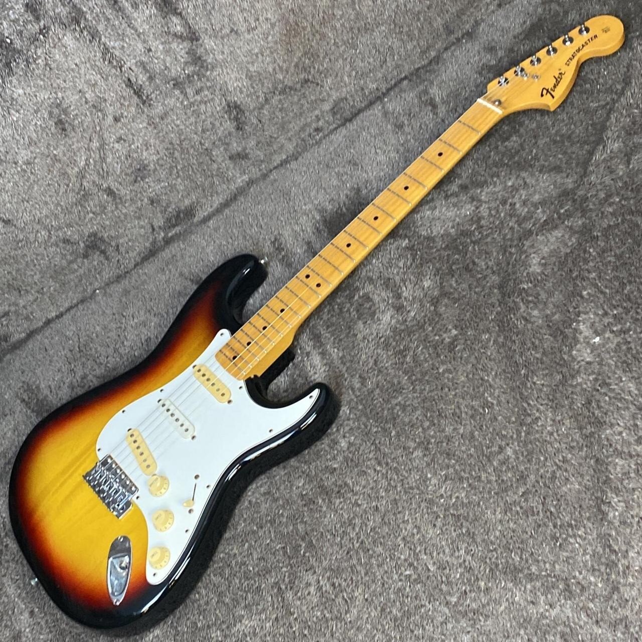 ギター Fender Japan ST-50 3TS/R Stratocaster Fender Japan ST72-53 3TS Stratocaster 3 Tone Sunburst Made