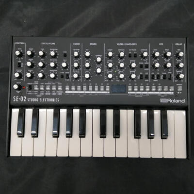 Roland SE-02 ＋K-25M Roland SE-02 Analogue Synthesizer With Roland K-25m Keyboard