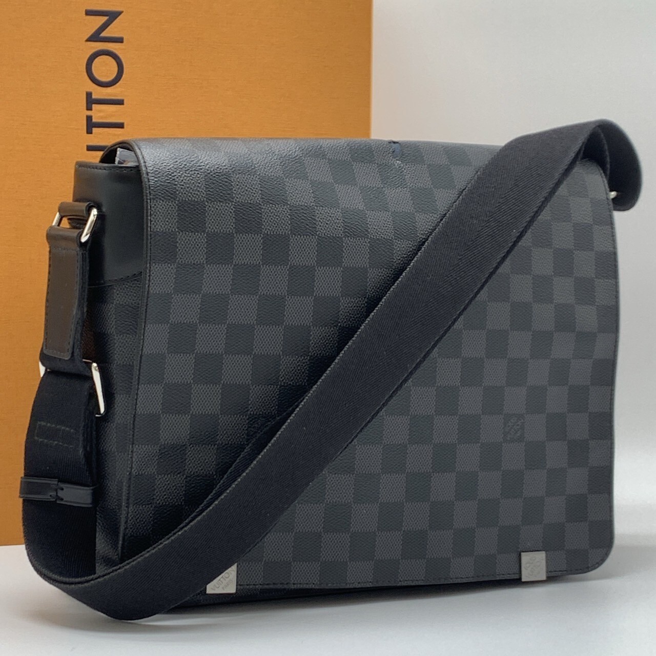 LOUIS VUITTON Damier Graphite District PM NM Messenger