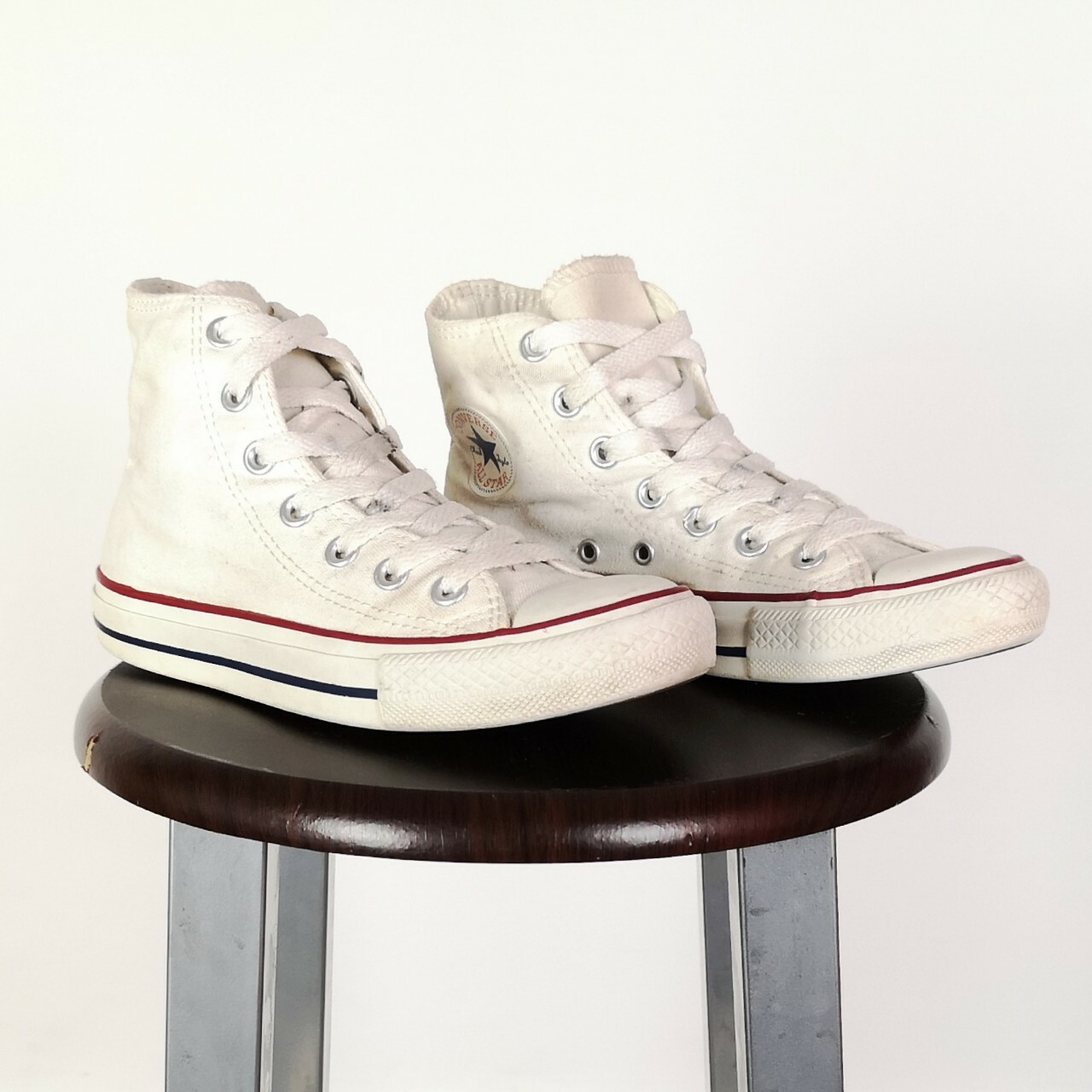 chuck taylor size 4