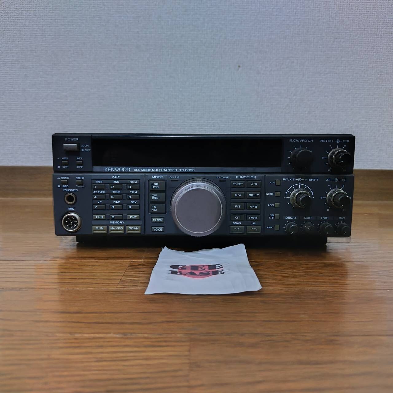 KENWOOD TS-690S ALL MODE MULTI BANDER HAM RADIO With KENWOOD TS-690S ALL MODE MULTI BANDER HAM RADIO With