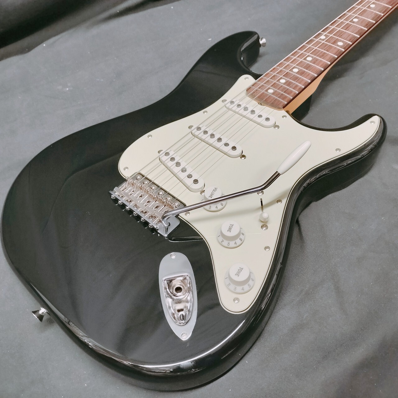 USED Fender Made In Japan Traditional II STRAT RW / BLK Free