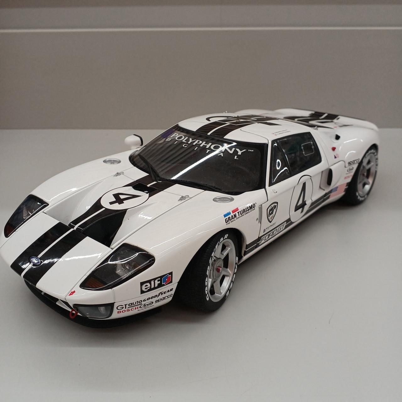 1/18 AUTOart Ford GT LM Spec II #4 White No Box From Japan 1/18 AUTOart Ford GT LM Spec II #4 White No Box From Japan