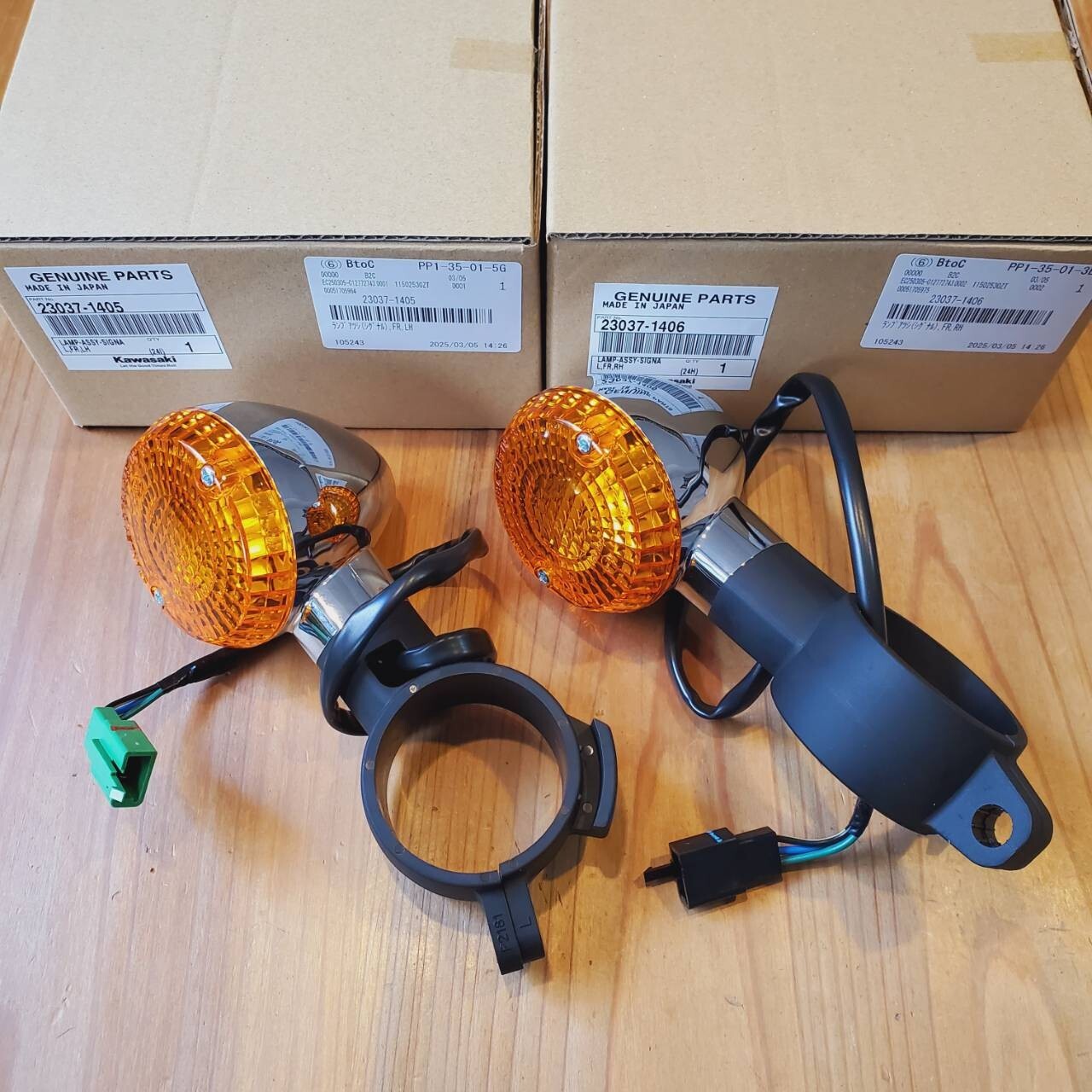 KAWASAKI Genuine VULCAN MEAN STREAK FRONT TURN SIGNAL RH