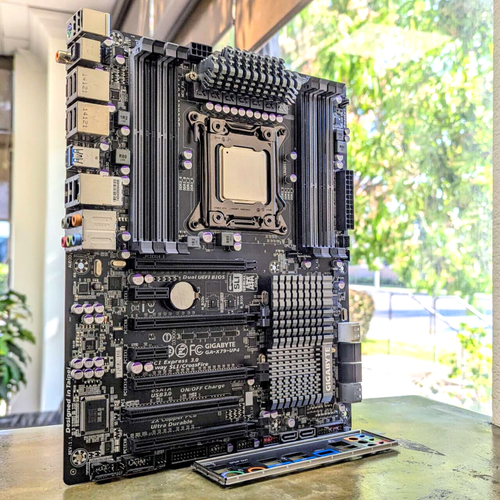 Gigabyte GA-X79-UP4 rev 1.1 LGA 2011 ATX Motherboard w/ i7
