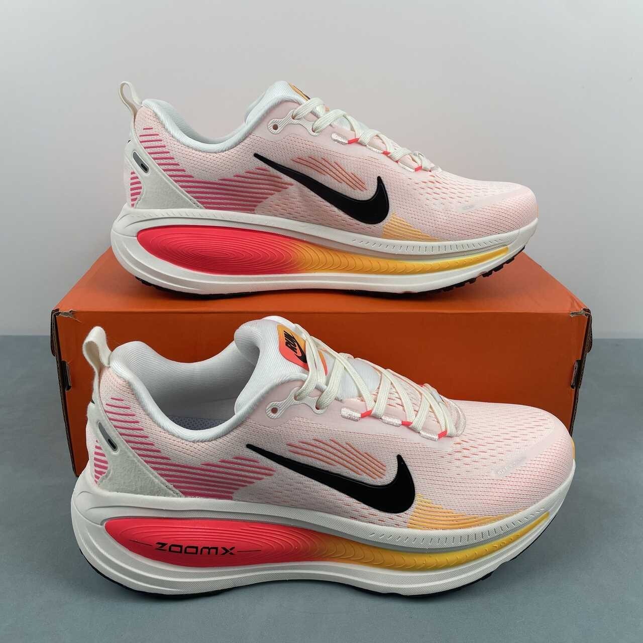 Nike Vomero 18 ホワイト/イエロー ランニングシューズ 26cm Nike Vomero 18 産ん ホワイト/イエロー ランニングシューズ 26cm