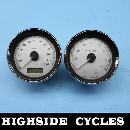 1393 10 HARLEY-DAVIDSON STREET GLIDE SPEEDOMETER TACHOMETER