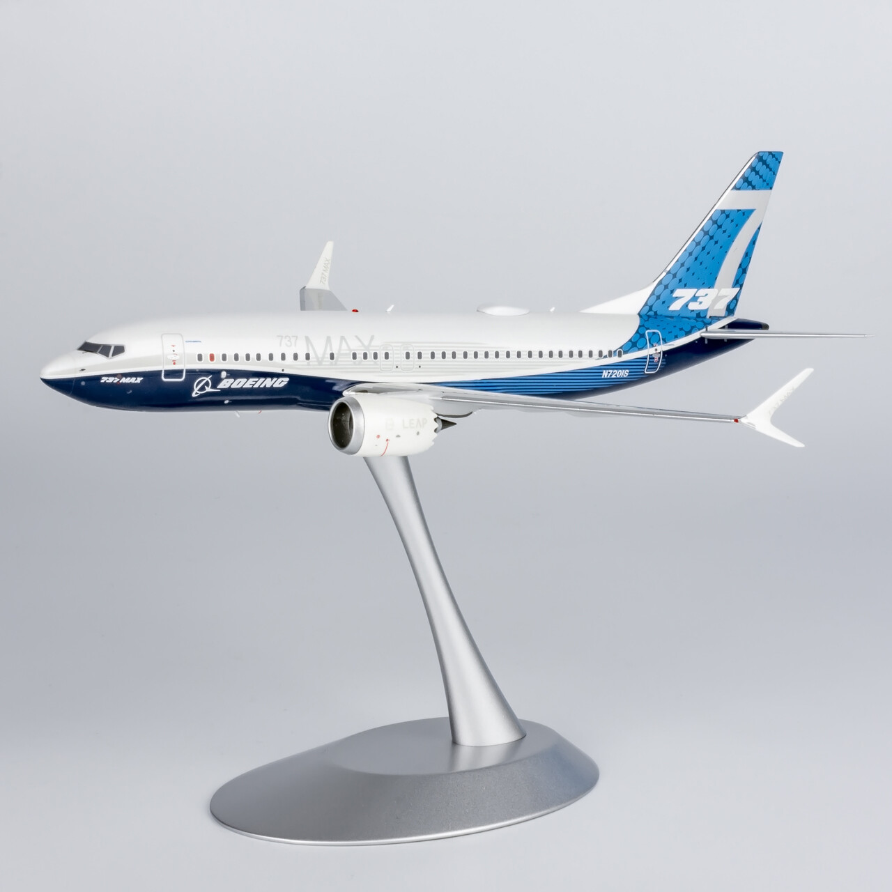 Boeing 737 MAX 9 1:200 モデルプレーン Amazon.com: Boeing Unified 737 MAX 9 1:200 Model : Arts