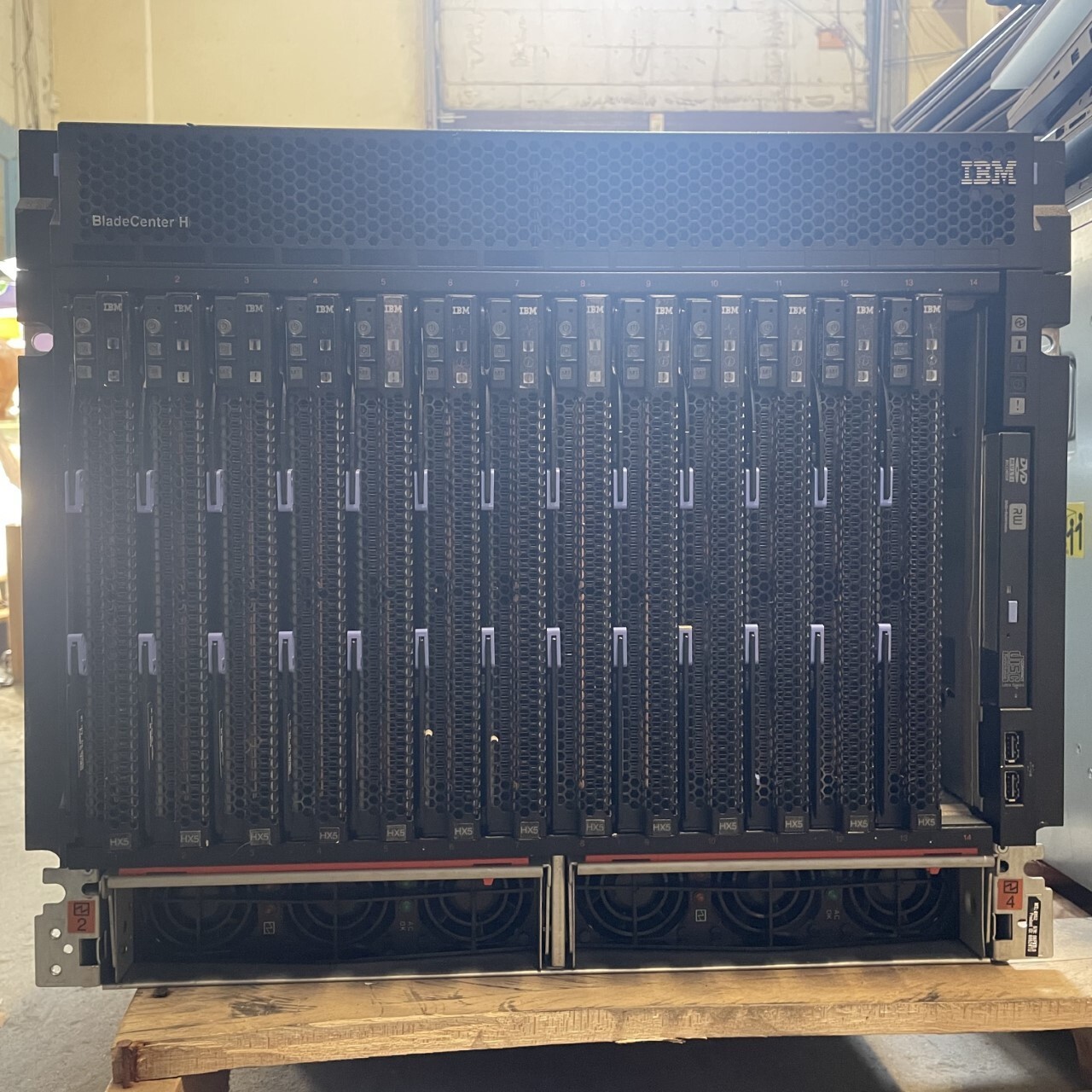 IBM BladeCenter H 8862 Chassis Server System W/ 13X Nodes