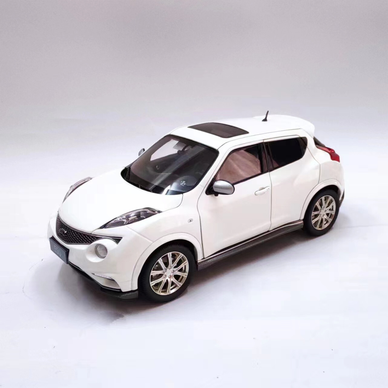 日産 - NISSAN MODEL CAR COLLECTION 【SUV】 1/18 Infiniti ESQ SUV / Nissan Juke Nismo Dealer