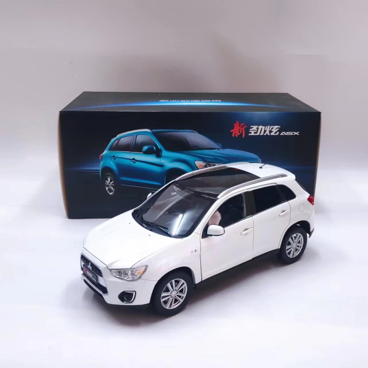702-035 三菱 1/18 MITSUBISHI ASX オレンジ filters:quality(80):format(webp)