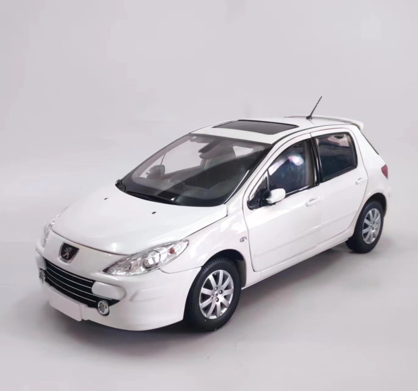 Peugeot Sport ミニカー 1/18 1996年モデル Peugeot Sport ミニカー 1/18 1996年モデル Peugeot Sport