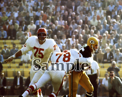 AFL NFL Kansas City Chiefs Bobby Bell Tackling Bart Starr Color 8 X 10 Photo