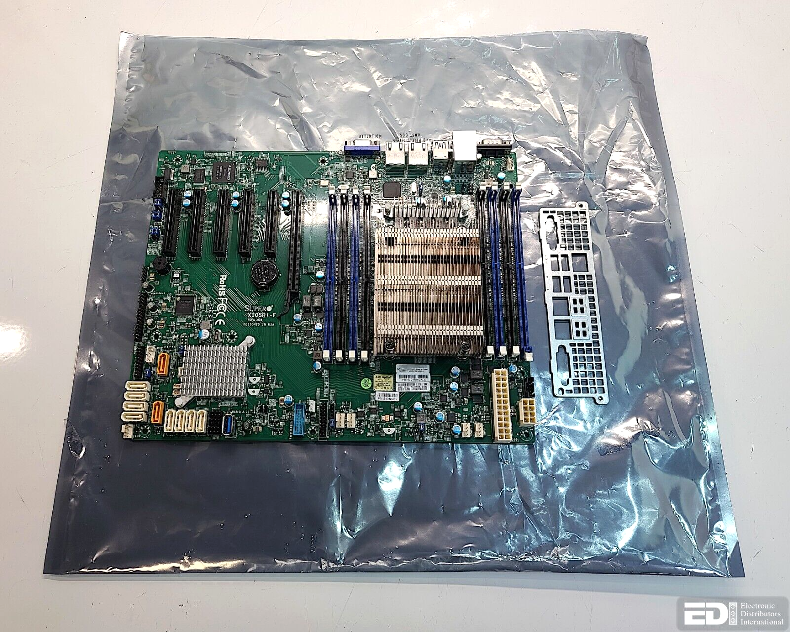 X10SRi-F + Xeon E5-1620v3 + 64GB ECC メモリ