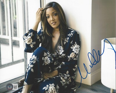COUNTRY SINGER MICKEY GUYTON SIGNED 8x10 PHOTO 1 BECKETT COA REMEMBER HER NAME