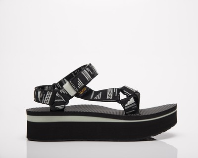 Teva Flatform Universal Womens Chara Черно-белые повседневные сандалии Lifestyle