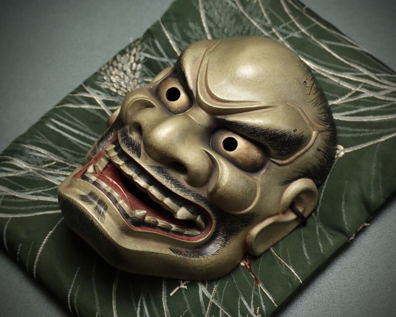 Extremely rare - signed japanese wooden noh mask 泥虎 "Golden/Mud Tiger"