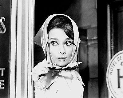 AUDREY HEPBURN IN ''CHARADE'' - 8X10 PUBLICITY PHOTO (EP-671)