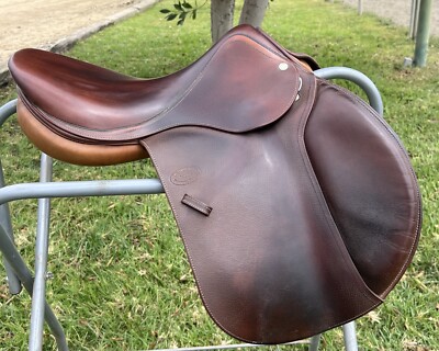 17'' 2008 DEVOCOUX BIARRITZ  close contact jumping saddle