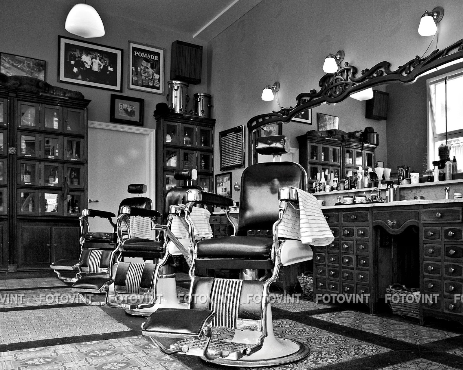Stoff-Duschvorhang 'Barbershop Barber' – 152,4x183,9 Cm, Polyester, Wasserabweisend, Mit Haken, Vintage-Design