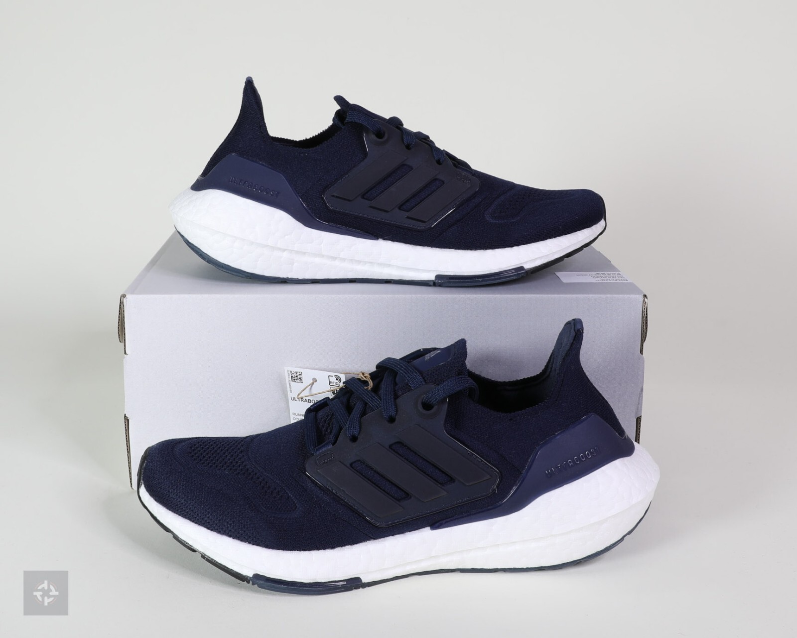 ultra boost white collegiate navy