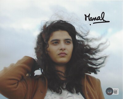 MANAL ISSA SIGNED 'THE SWIMMERS' 8x10 MOVIE PHOTO C ACTRESS BECKETT COA BAS