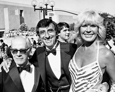 HARRY MORGAN, JAMIE FARR AND LORETTA SWIT M*A*S*H* 8X10 PUBLICITY PHOTO (AZ025)