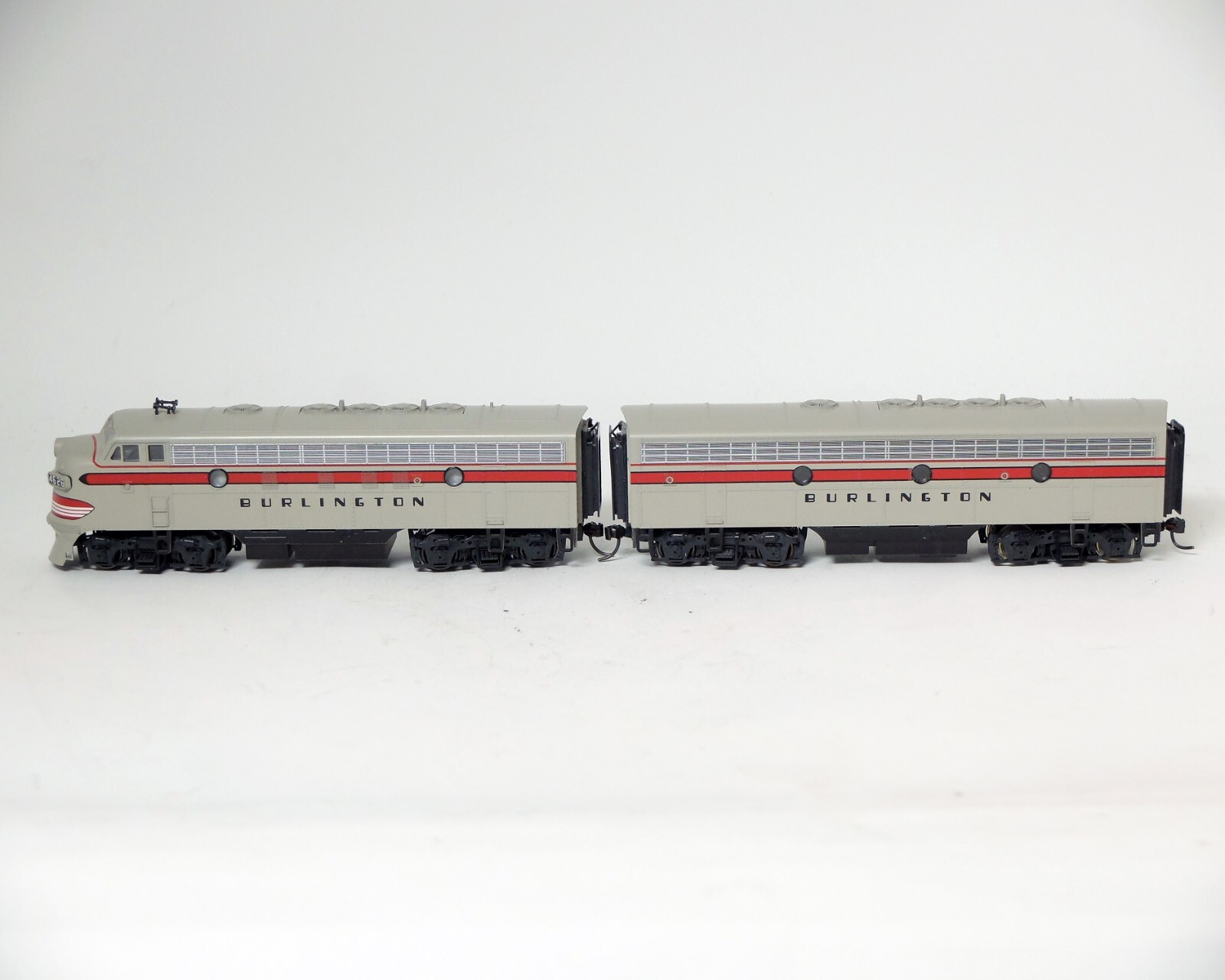 Stewart Hobbies F3 PhaseⅡ Pwd. Santa fe Stewart Hobbies HO Scale F3A & F3B Phase I Pwd Locomotive