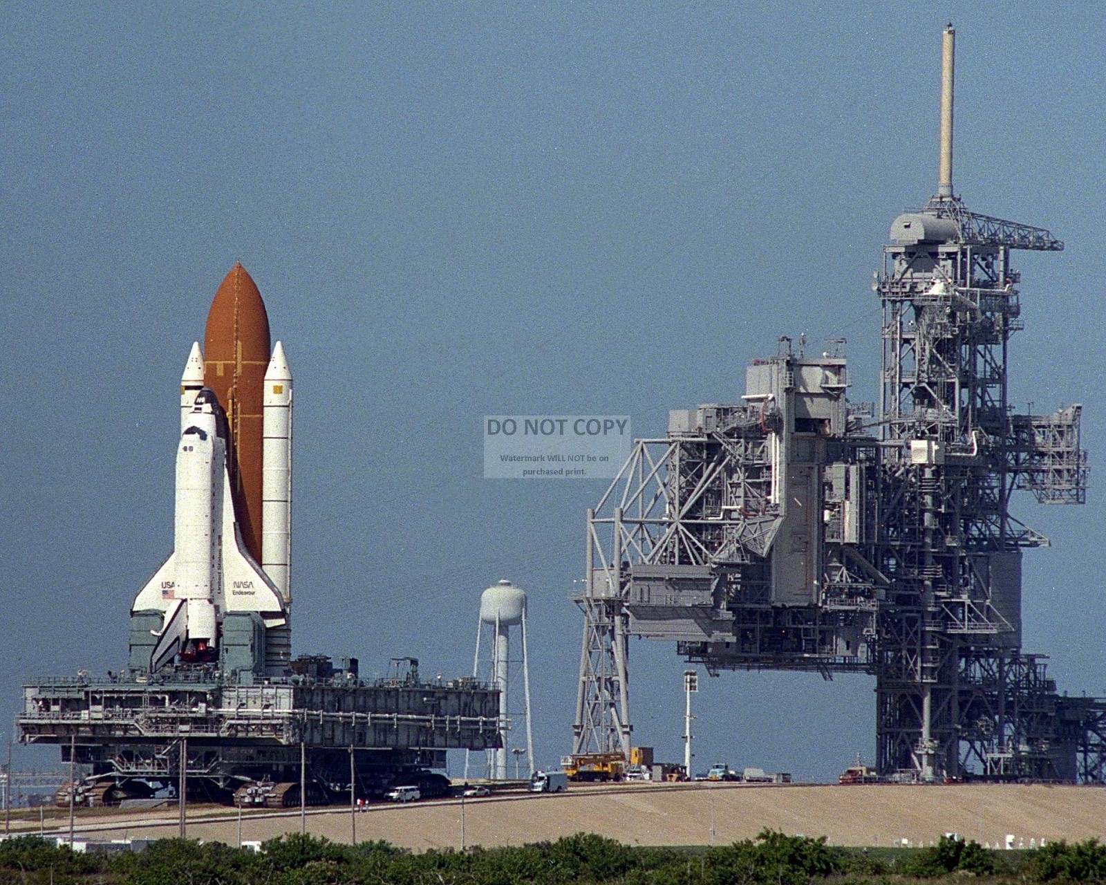 SPACE SHUTTLE ENDEAVOUR ROLLS FROM LAUNCH PAD 39A TO 39B