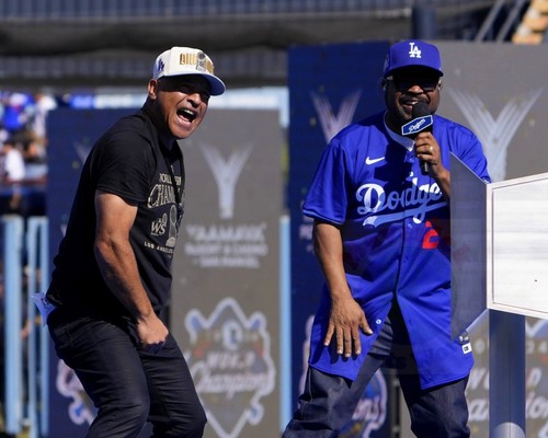 デイブ・ロバーツ　Los Angeles Dodgers 記念品 2025年最新】デーブ·ロバーツの人気アイテム - メルカリ