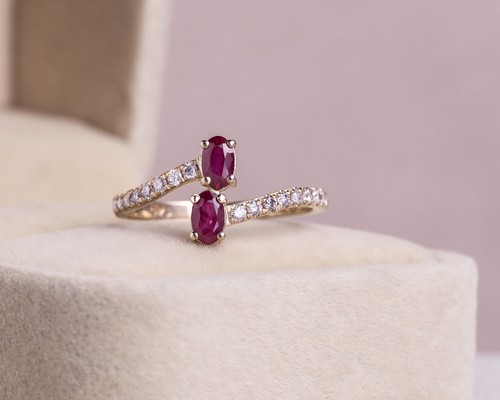 Red Ruby & Natural Faint-Light Pink Diamond SI2-I1 0.90