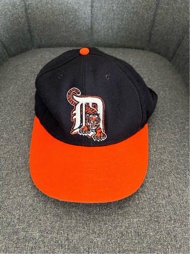 90s y2k OLD Detroit Tigers vintage CAP 紺 Vintage Detroit Tigers 1990s Logo 7 Adjustable Snapback Cap