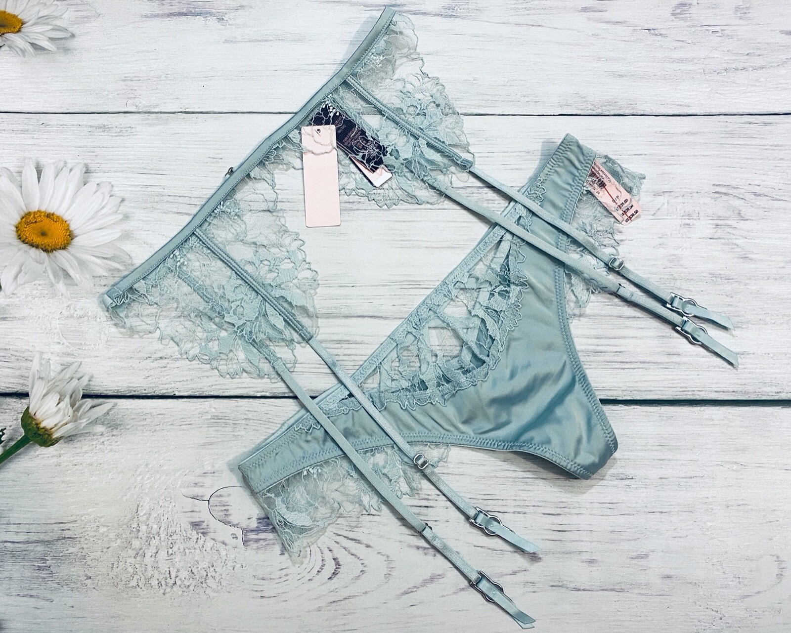 

NWT VS Luxe Lingerie Вышитый пояс для чулок + стринги размер пыльно-синий XS/SM/L, Dusty blue