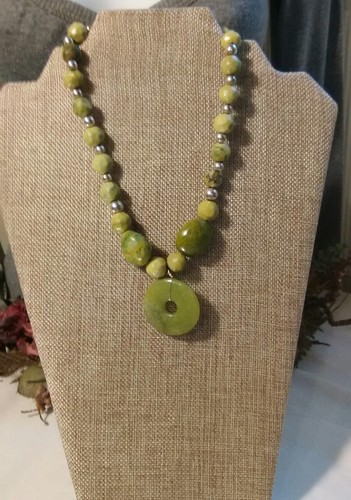 Beautiful!!! Green Stone Necklace Toggle  Clasp Marked Ster Hand Crafted
