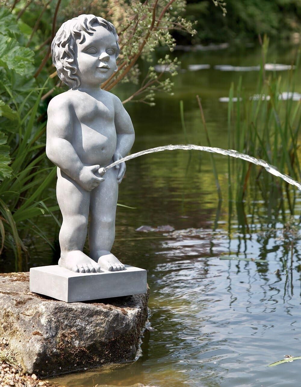 kid girl peeing outdoors 