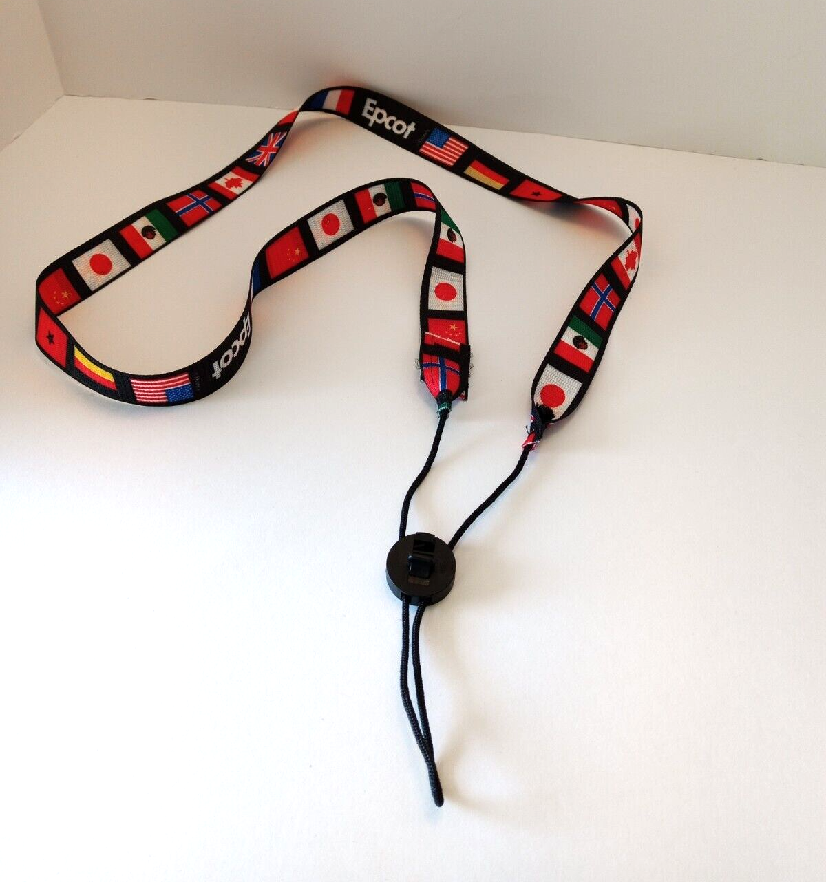 Vintage 1997 Disney World EPCOT Park World Flag Lanyard LASO