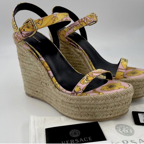 【関税＆送料込み】Versace Beige Wedges With Adjustable Buc VERSACE: Shoes woman - Beige | Versace espadrilles