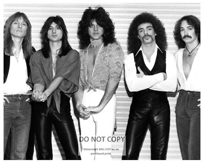 ''JOURNEY'' WITH LEAD SINGER STEVE PERRY - 8X10 PUBLICITY PHOTO (AA-314)