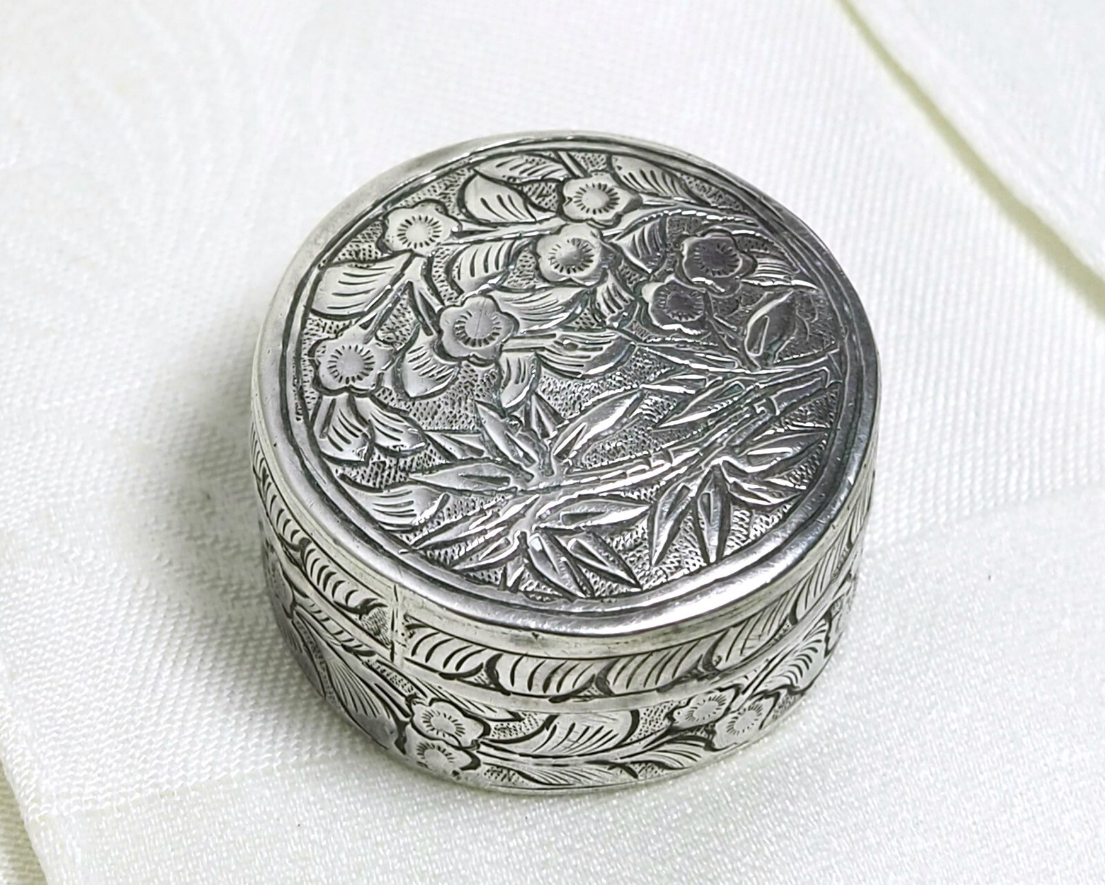 antique Chinese Solid Silver Pill Box Floral round shape