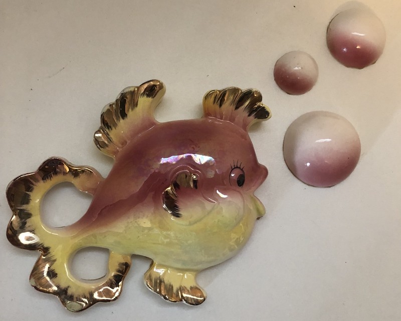 1950 BRADLEY EXCLUSIVES Ceramic Fish w/ 3 Bubbles Pocket Bathroom Wall Pocket