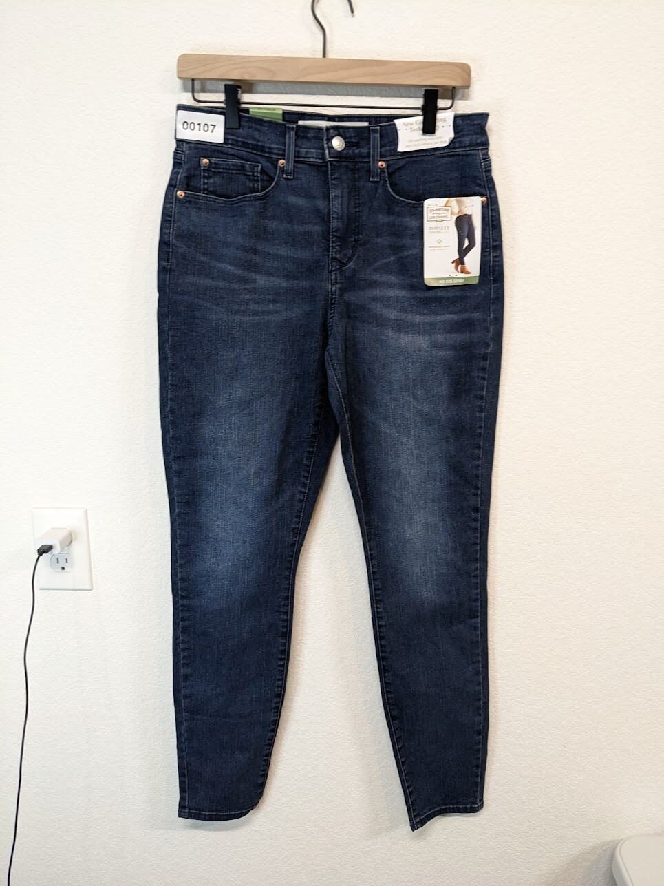 Levi Totally Shaping Mid-Rise Skinny Blue Jeans 10M 30x30