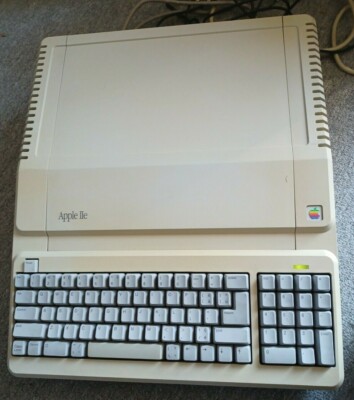 apple lle アップルパソコン　lle 訳あり Apple IIe – Bonus Life Computers