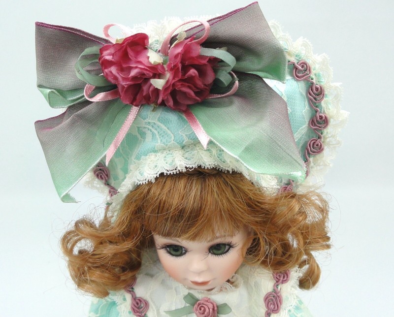 Franklin Heirloom Porcelain Doll Maryse Nicole Treasure Stand Bag