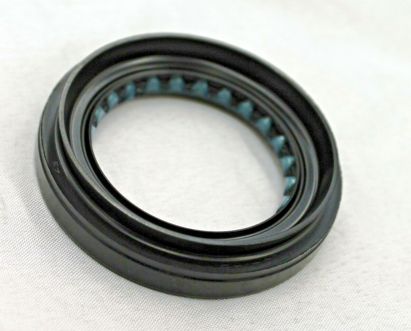 TOYOTA TRANSFER CASE REAR OUTPUT SHAFT OIL SEAL PRADO HILUX FJ CRUISER