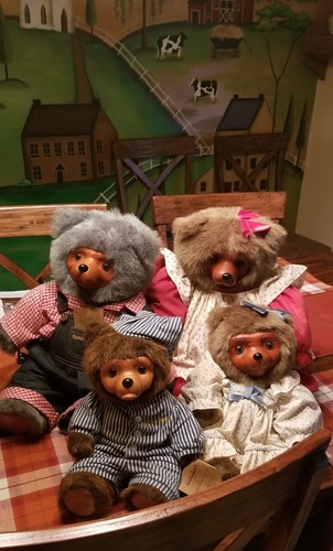 Lot of 4 Applause Robert Raikes Bears Family