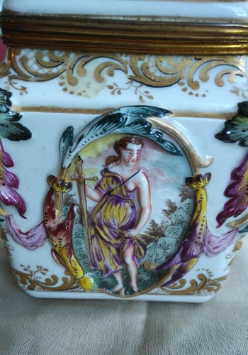 Antique Capodimonte Female Figures In Relief Naples Porcelain Box