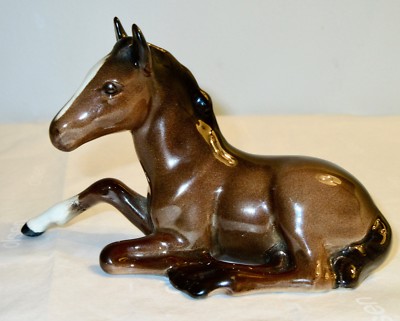Beswick RARE Lying Brown Foal Facing Left Porcelain Model 915 Vintage