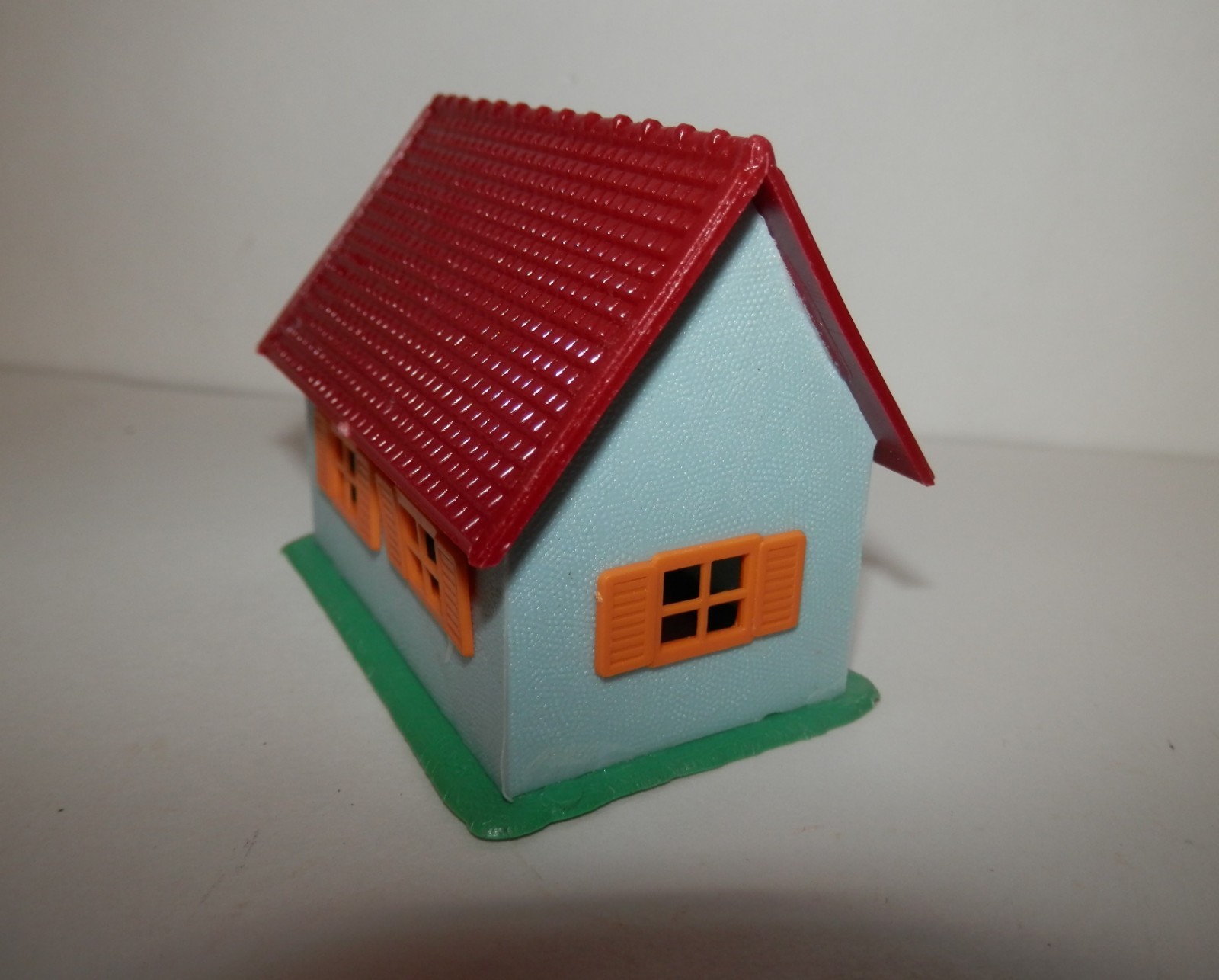 HO Scale Small A Frame House with Red Roof & Green Door