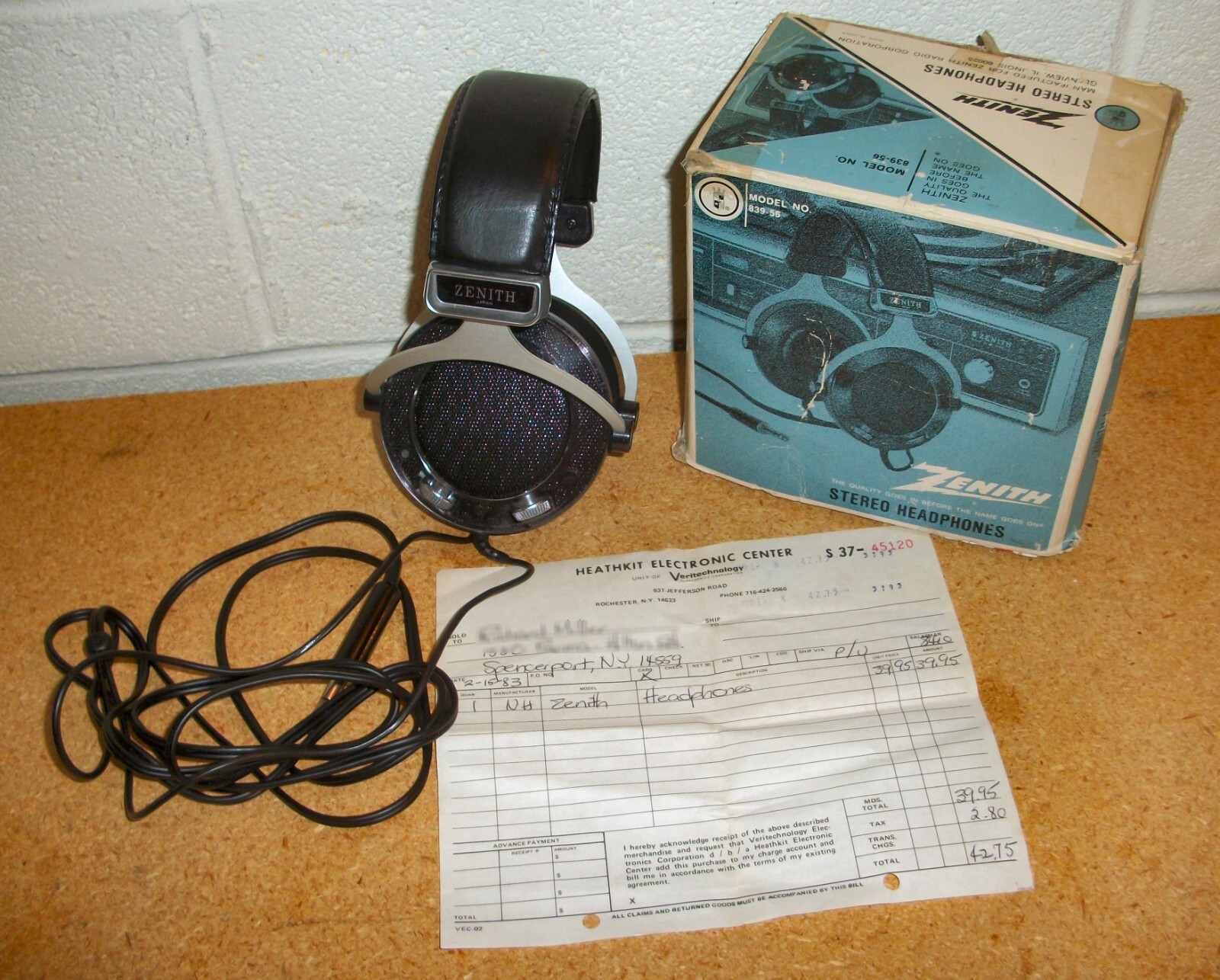 Vintage 1983 Zenith Stereo Headphones 839-56 In Box Volume Vintage 1983 Zenith Stereo Headphones 839-56 In Box Volume